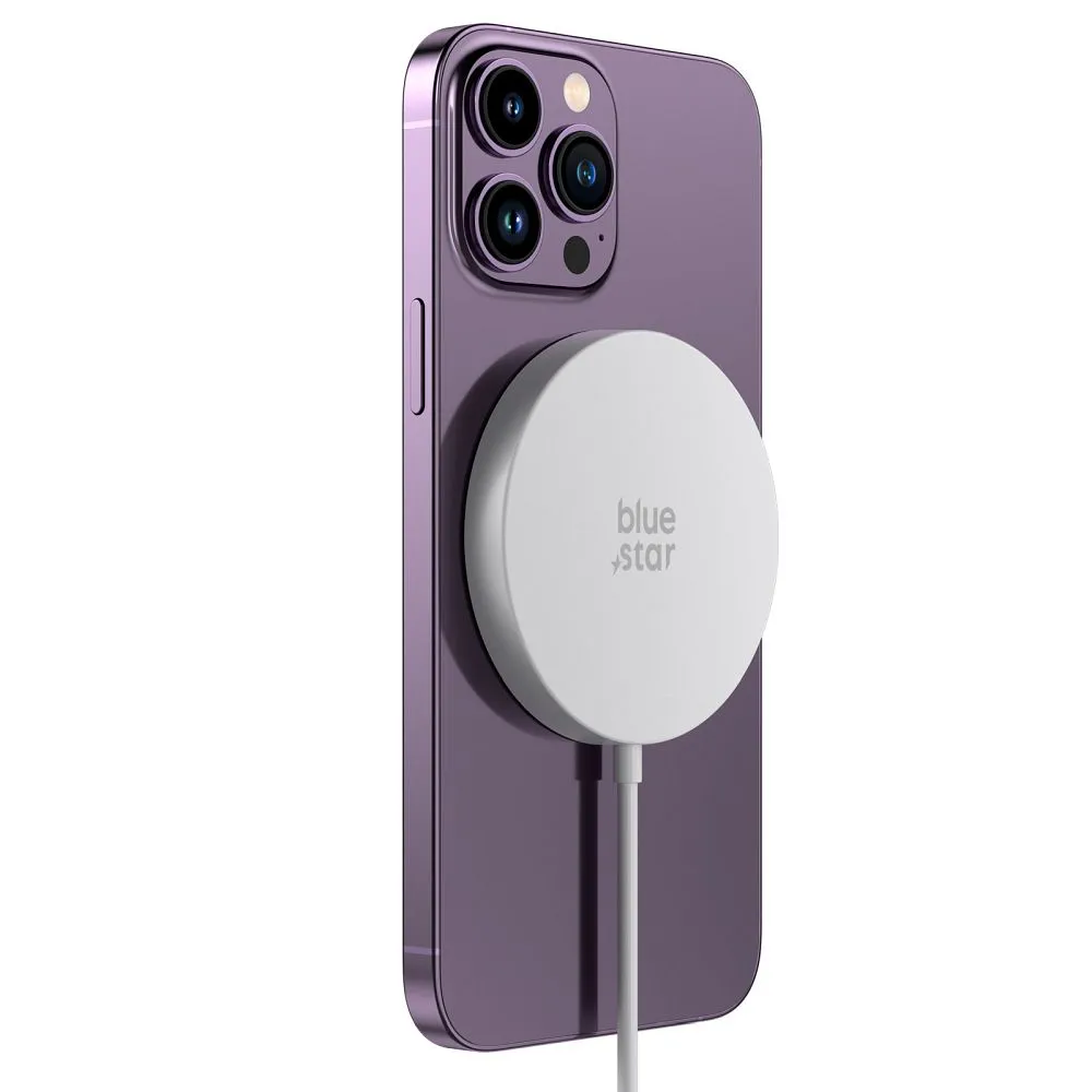 Ładowarka bezprzewodowa przy telefonie.