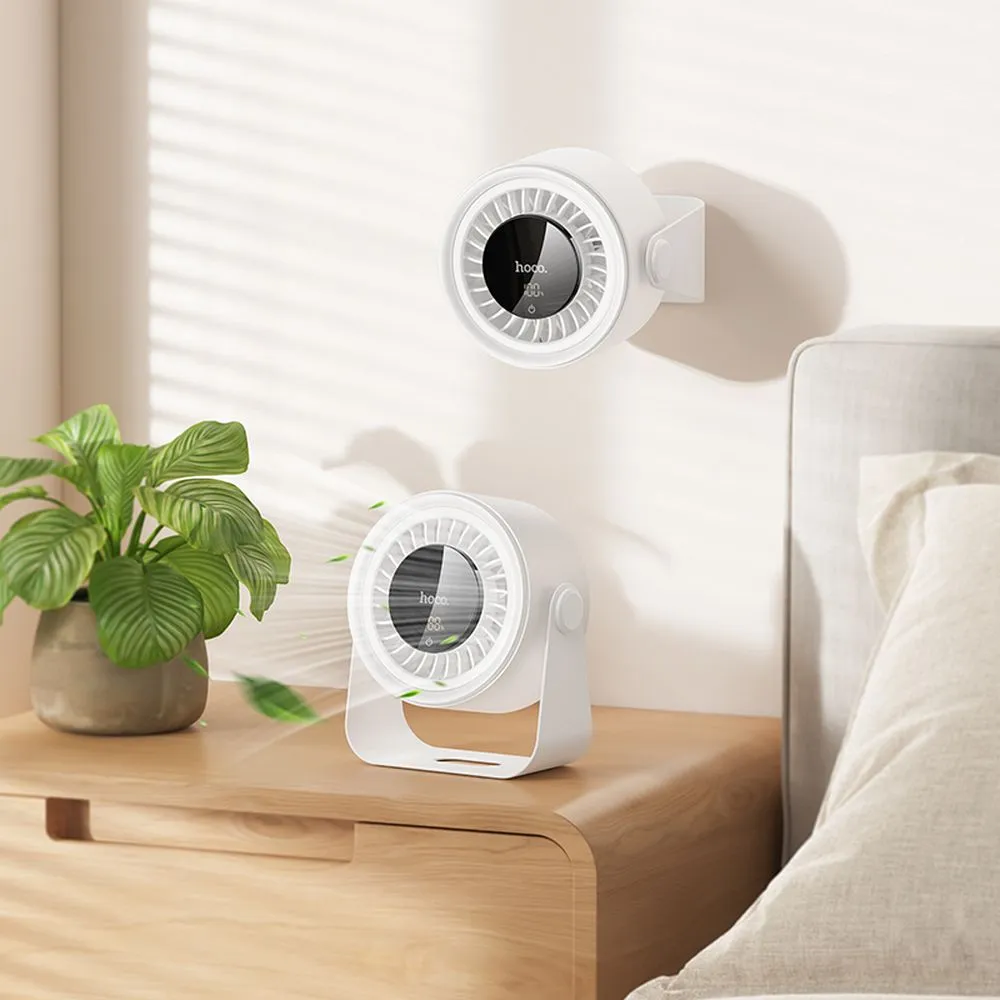 Biały wentylator na biurku.